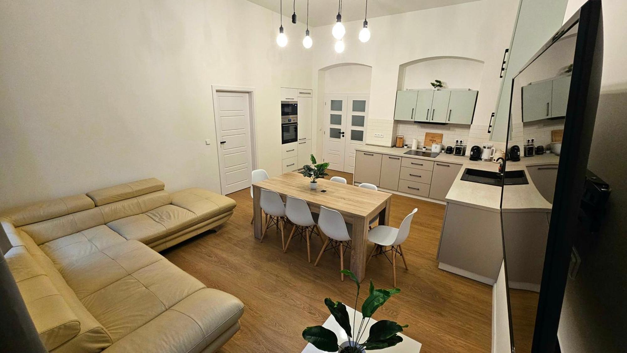 Apartman Maxmilian**** S Parkovanim Zdarma كارلوفي فاري المظهر الخارجي الصورة